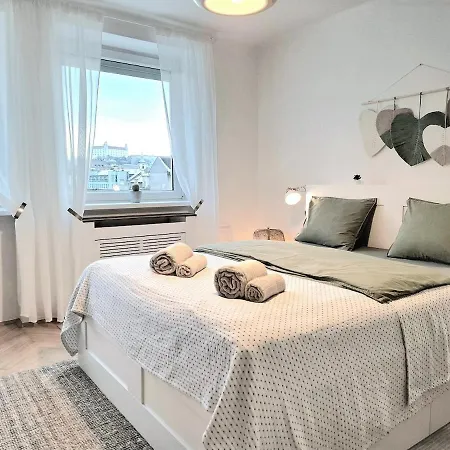 New In The Heart Of The Old Town Братислава