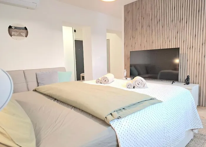 New In The Heart Of The Old Town